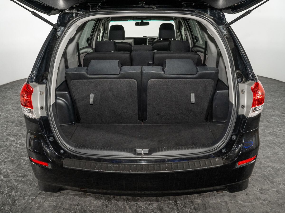 Toyota Wish 2010 - фото автомобиля