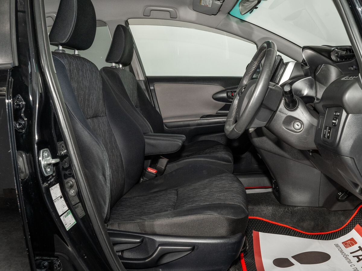 Toyota Wish 2010 - фото автомобиля