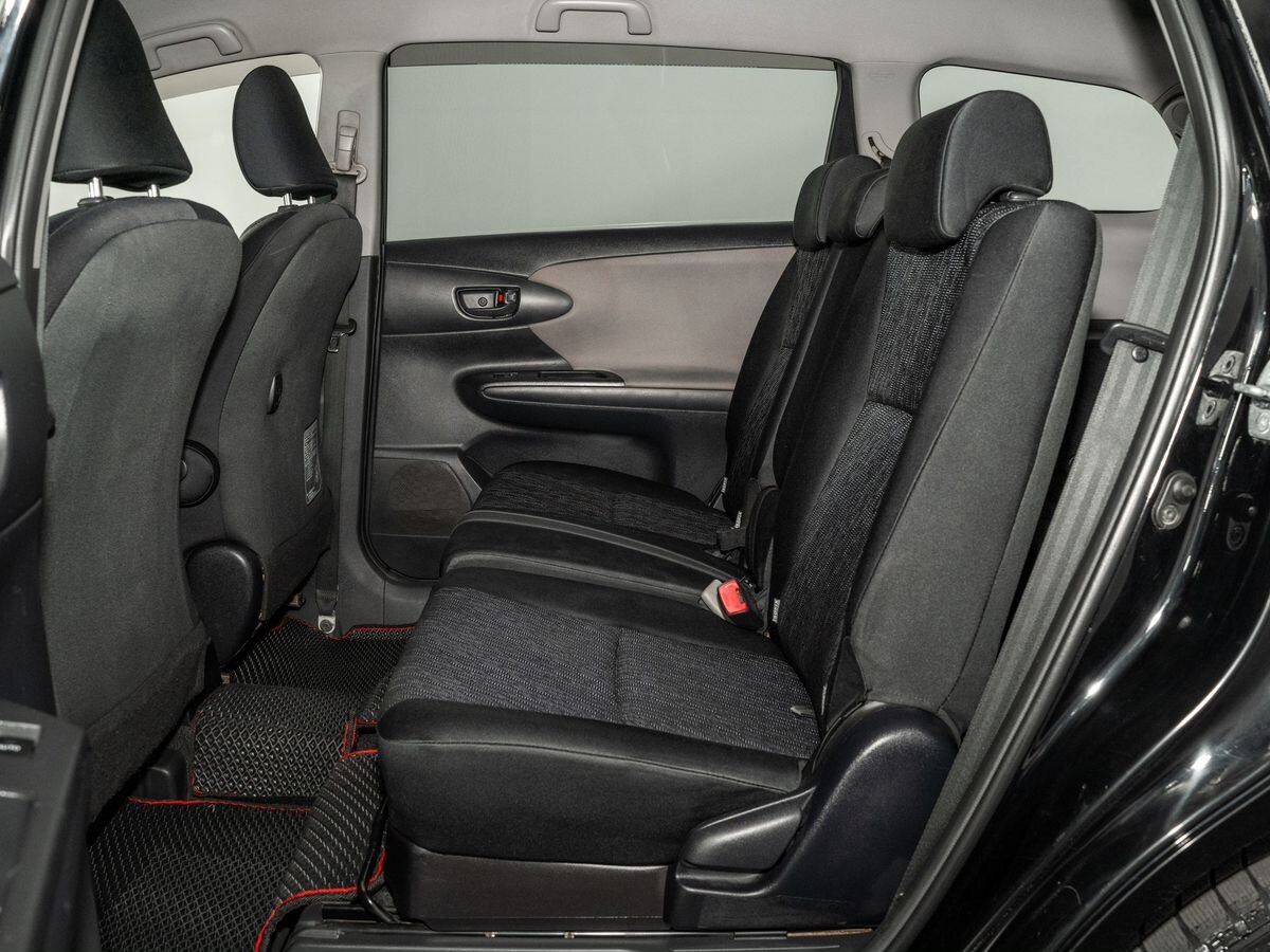 Toyota Wish 2010 - фото автомобиля