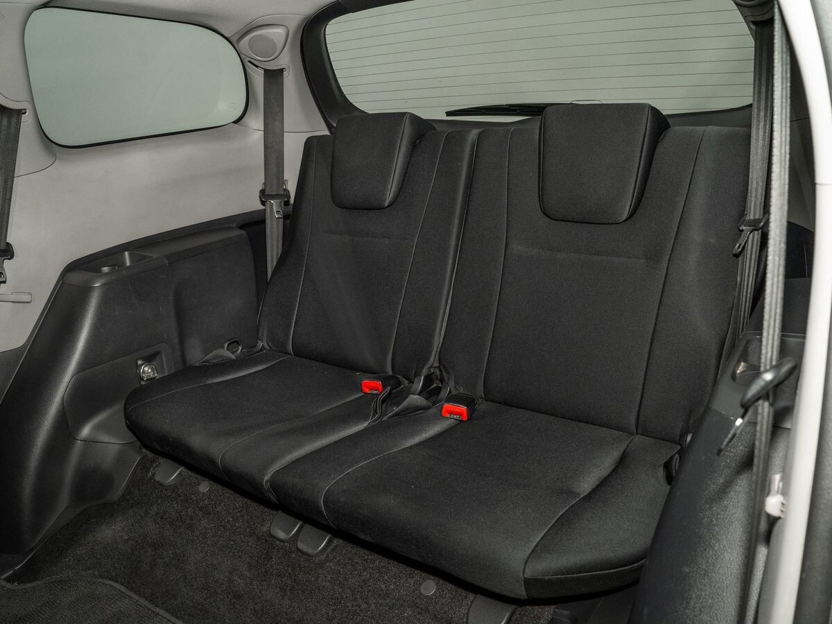 Toyota Wish 2010 - фото автомобиля