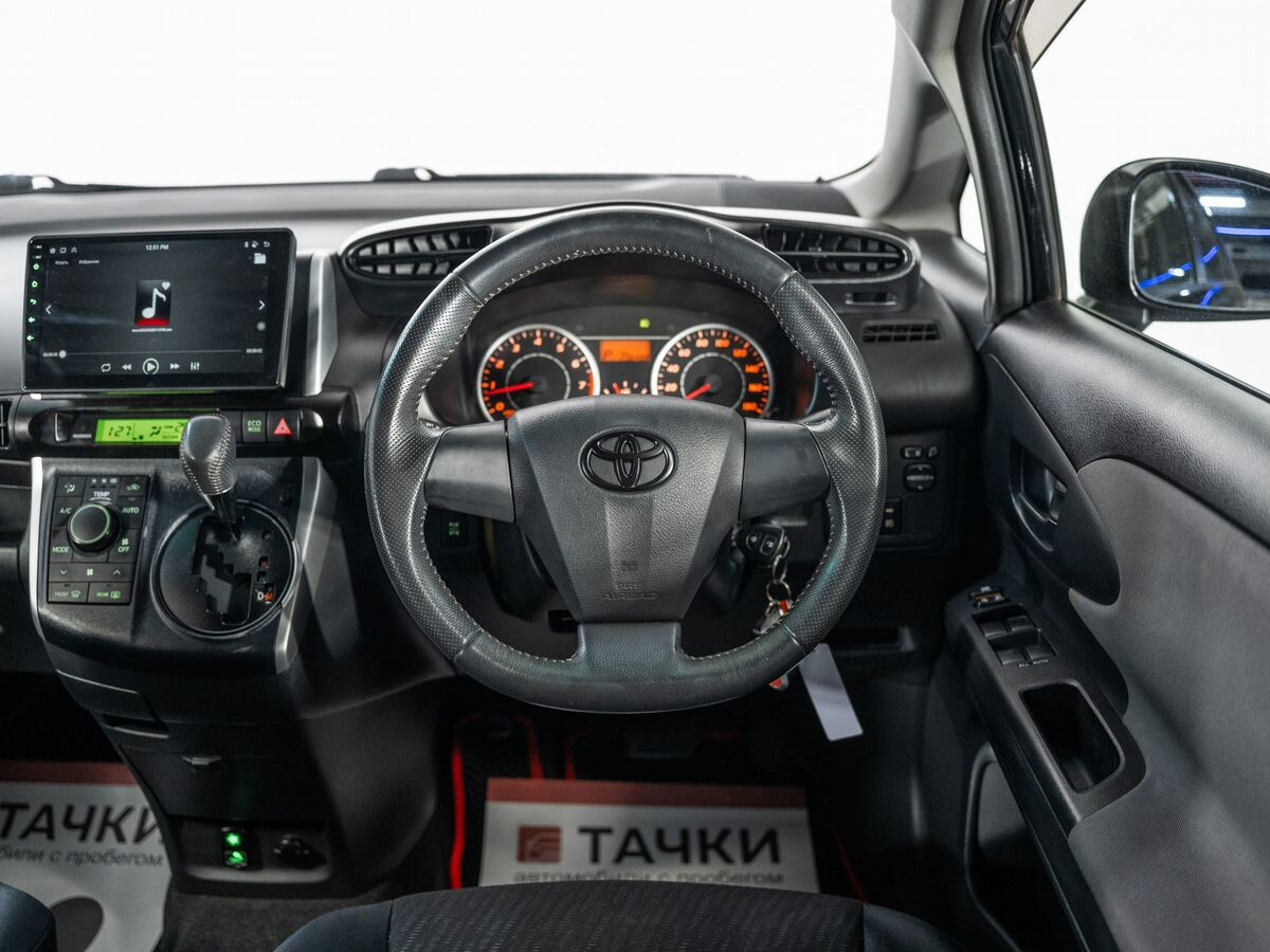 Toyota Wish 2010 - фото автомобиля