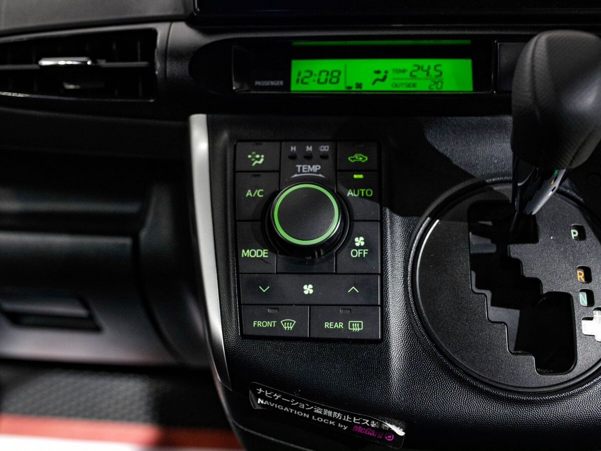 Toyota Wish 2015 - фото автомобиля