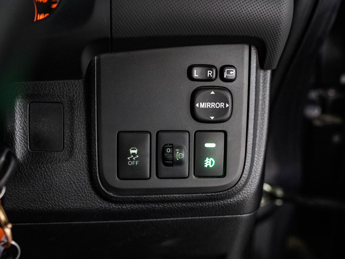 Toyota Wish 2015 - фото автомобиля