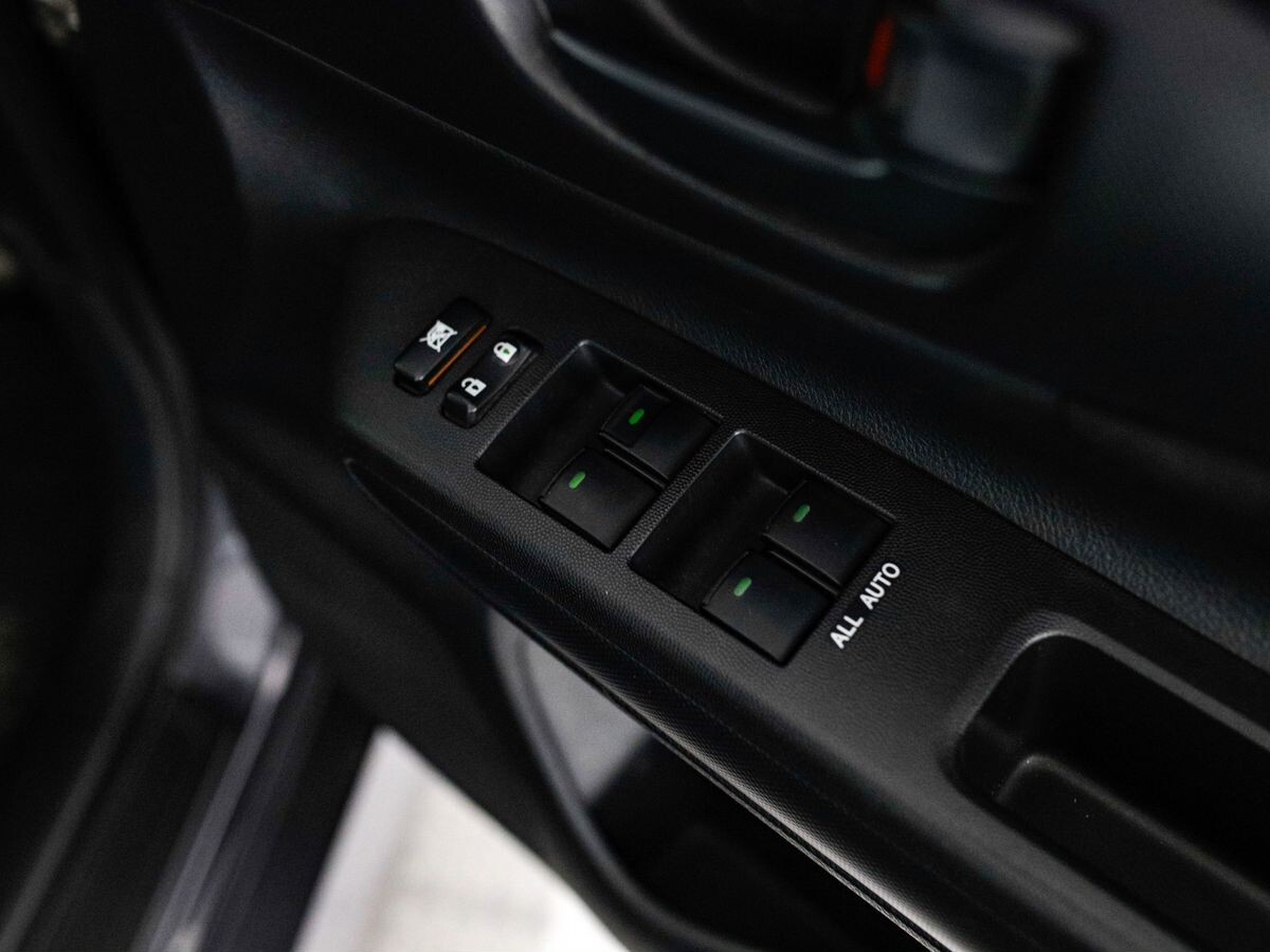 Toyota Wish 2015 - фото автомобиля