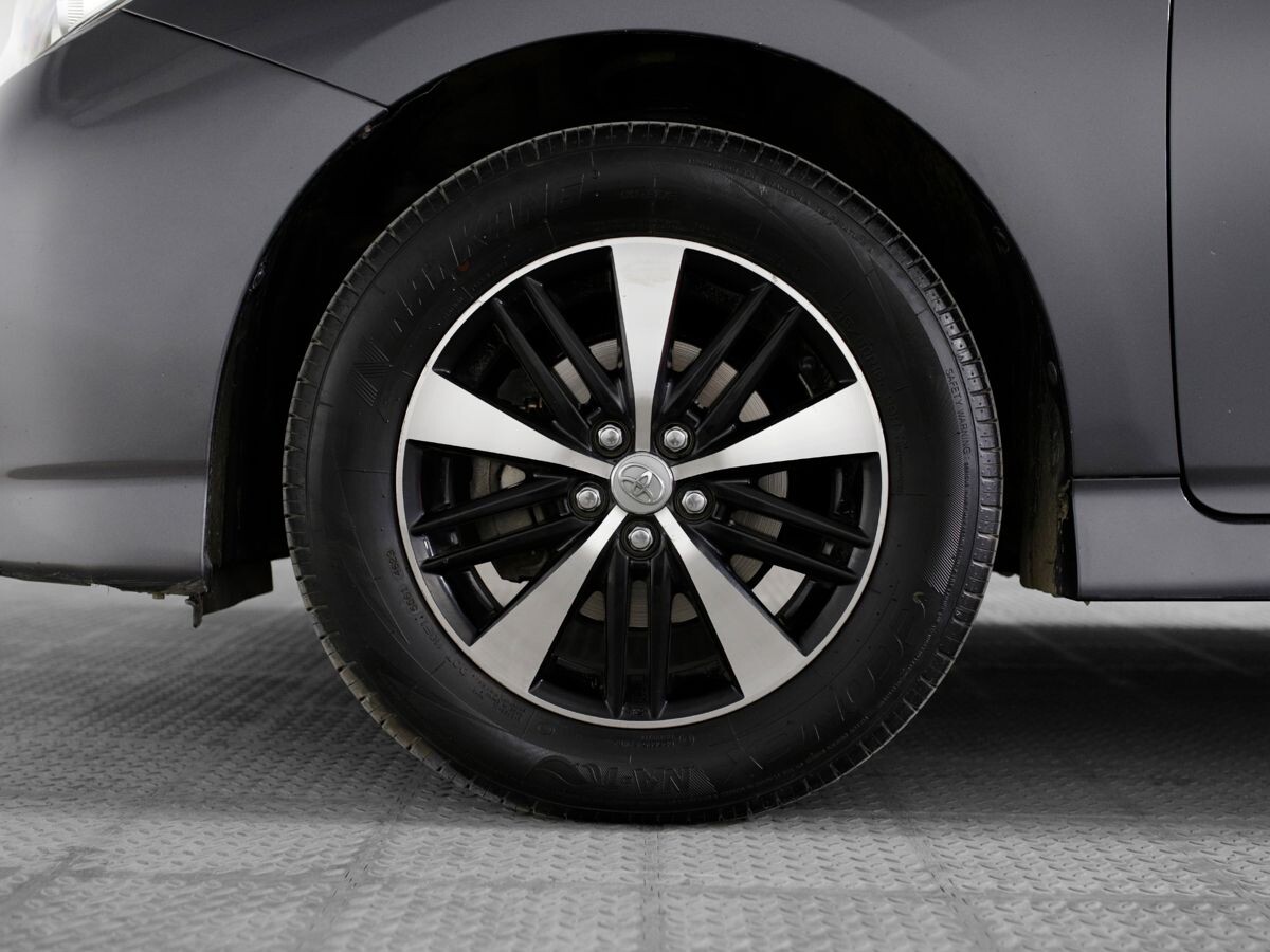 Toyota Wish 2015 - фото автомобиля