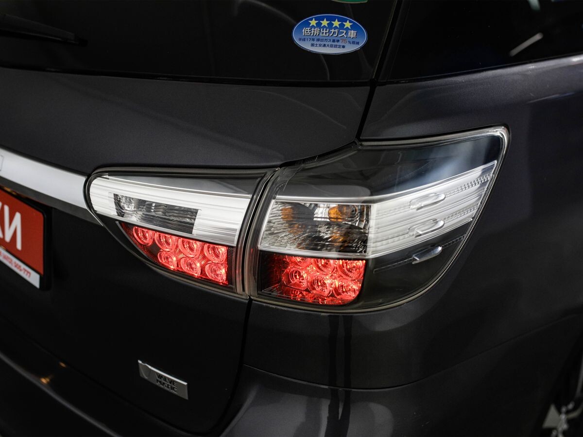 Toyota Wish 2015 - фото автомобиля