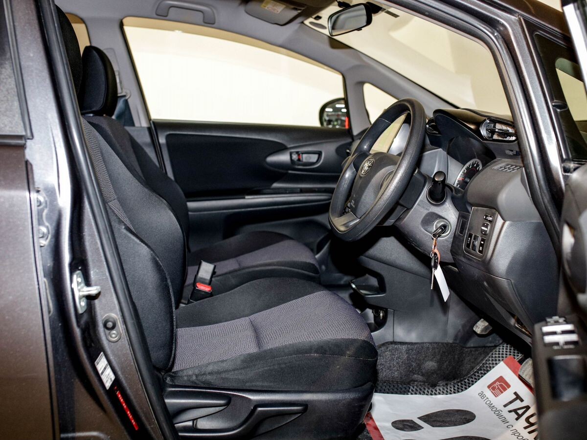 Toyota Wish 2015 - фото автомобиля
