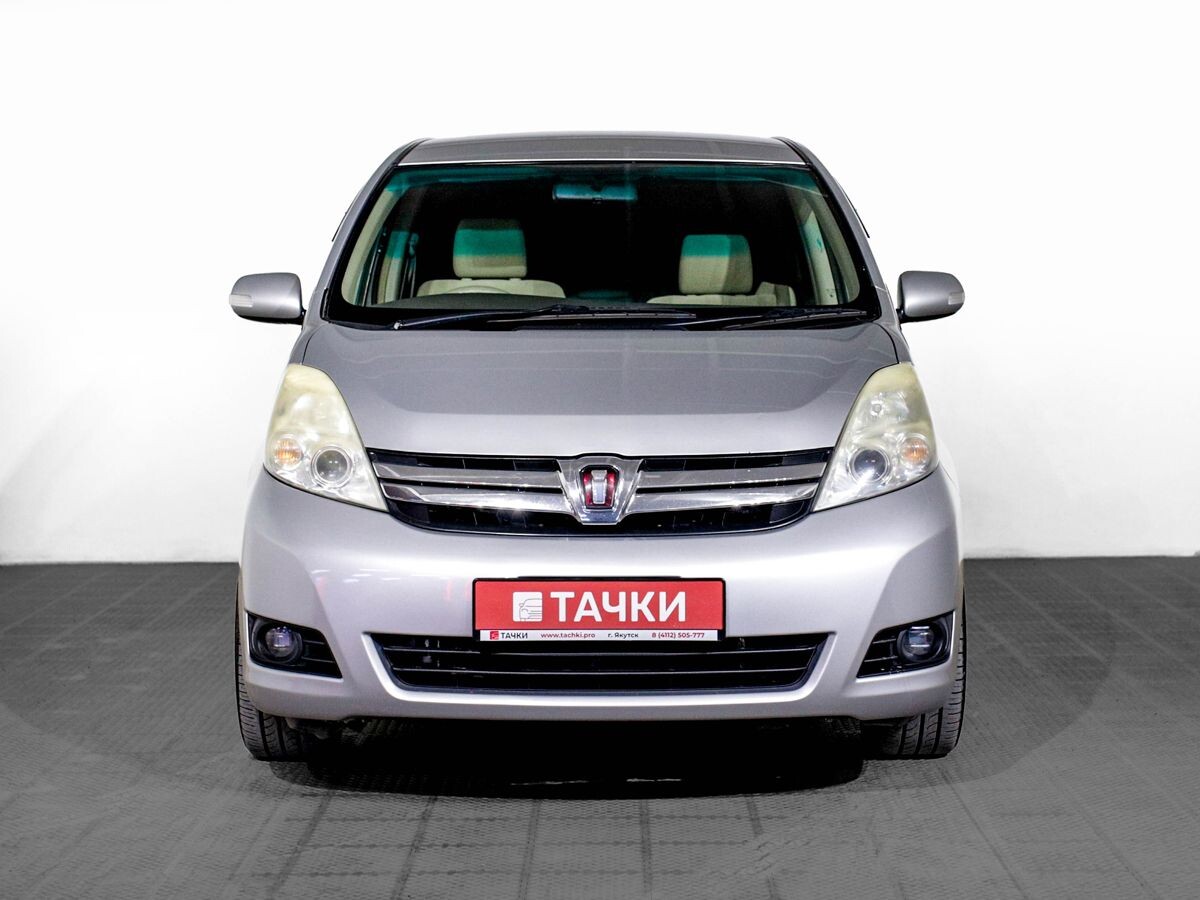 Toyota Isis 2011 - фото автомобиля