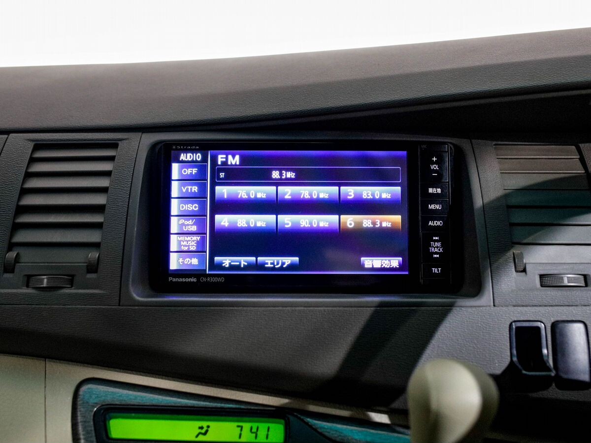 Toyota Isis 2011 - фото автомобиля