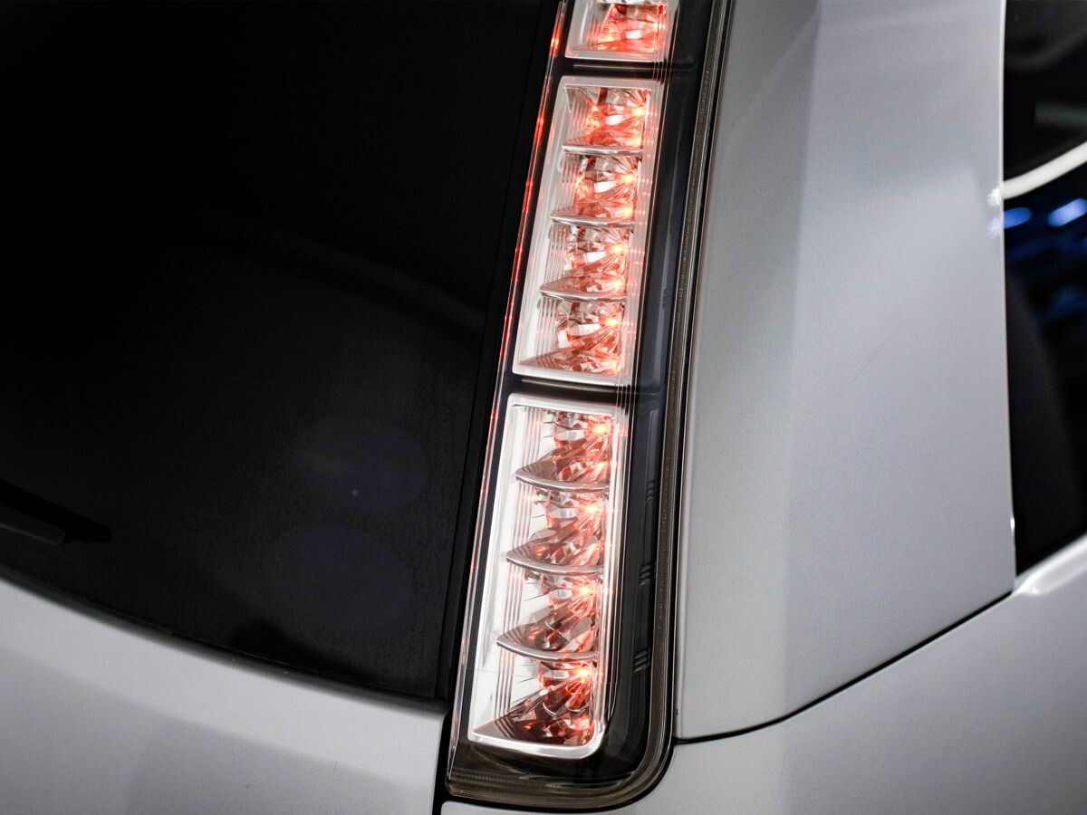 Toyota Isis 2011 - фото автомобиля