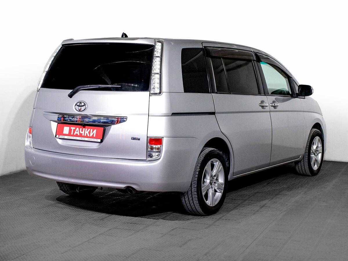 Toyota Isis 2011 - фото автомобиля