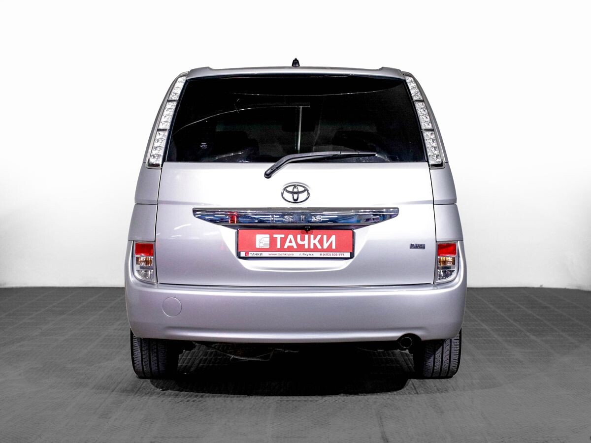 Toyota Isis 2011 - фото автомобиля