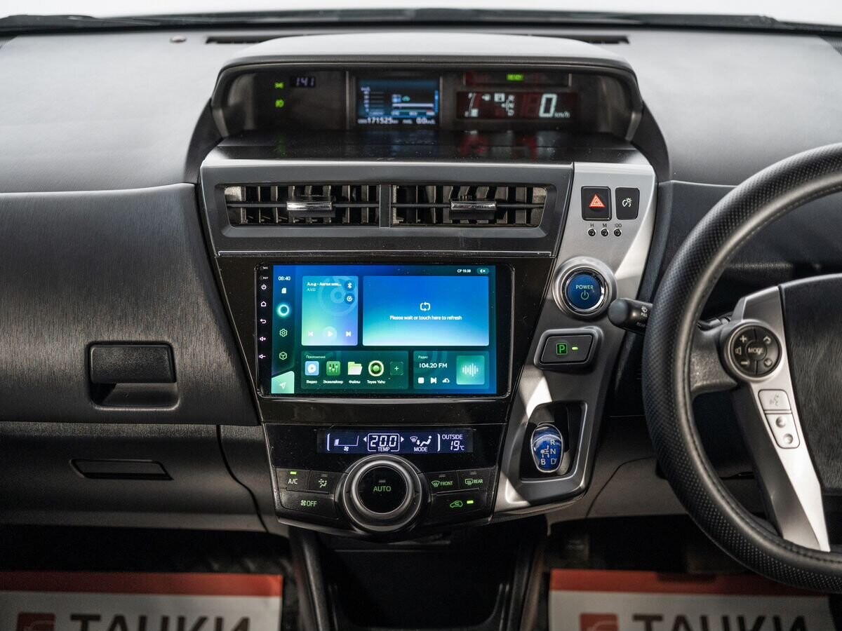 Toyota Prius Alpha 2018 - фото автомобиля