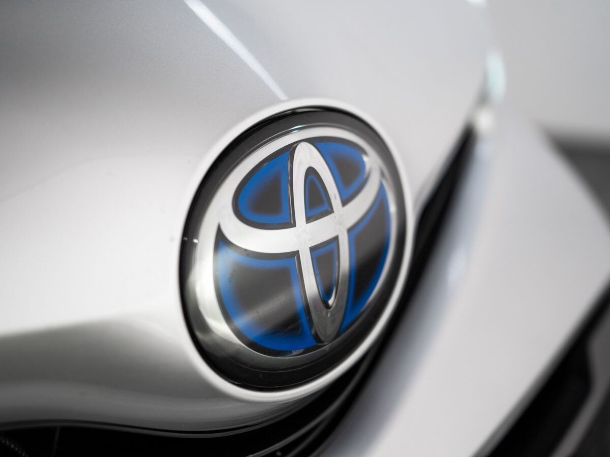 Toyota Prius Alpha 2018 - фото автомобиля