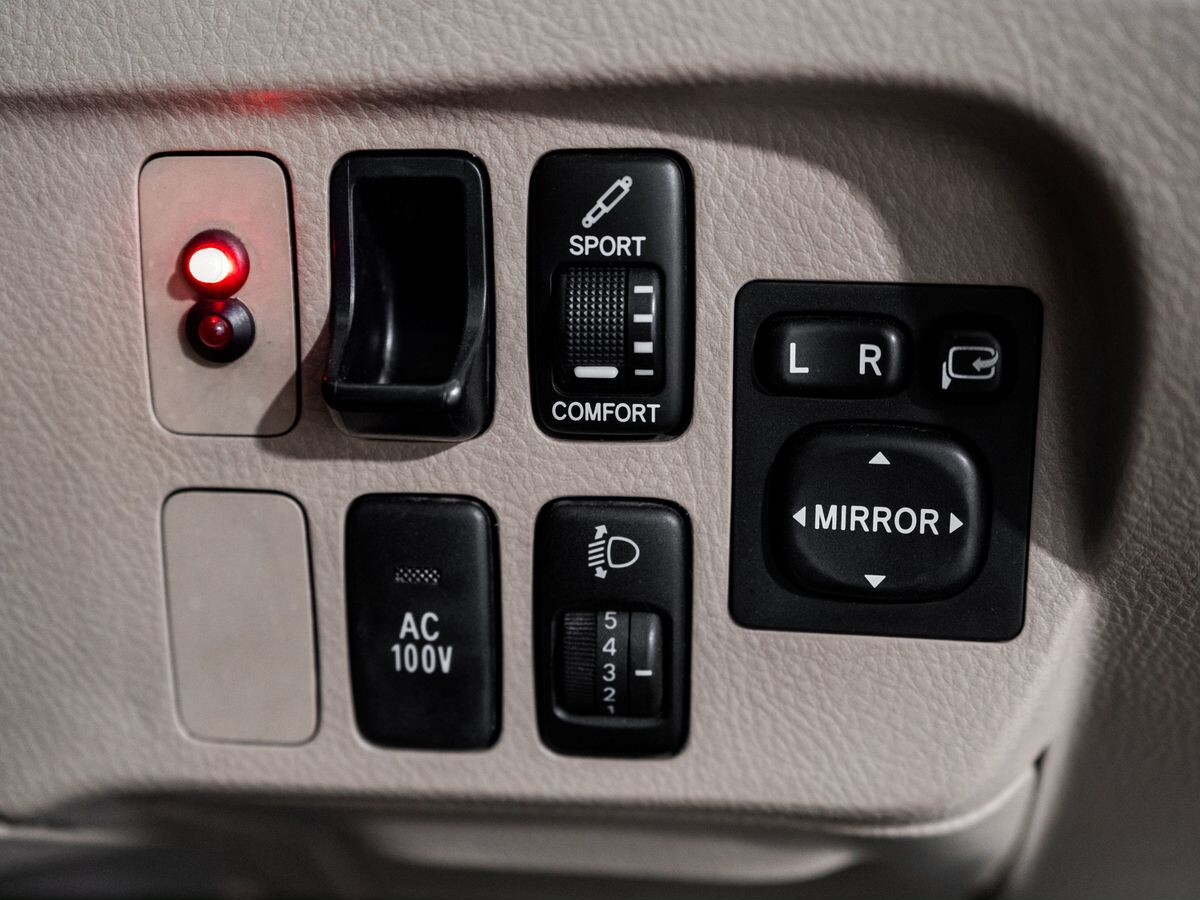Toyota Ipsum 2002 - фото автомобиля