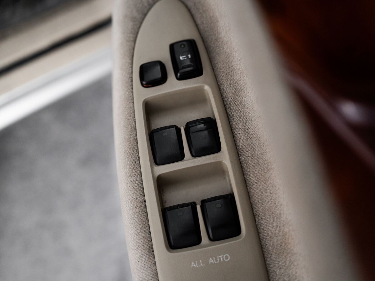 Toyota Ipsum 2002 - фото автомобиля