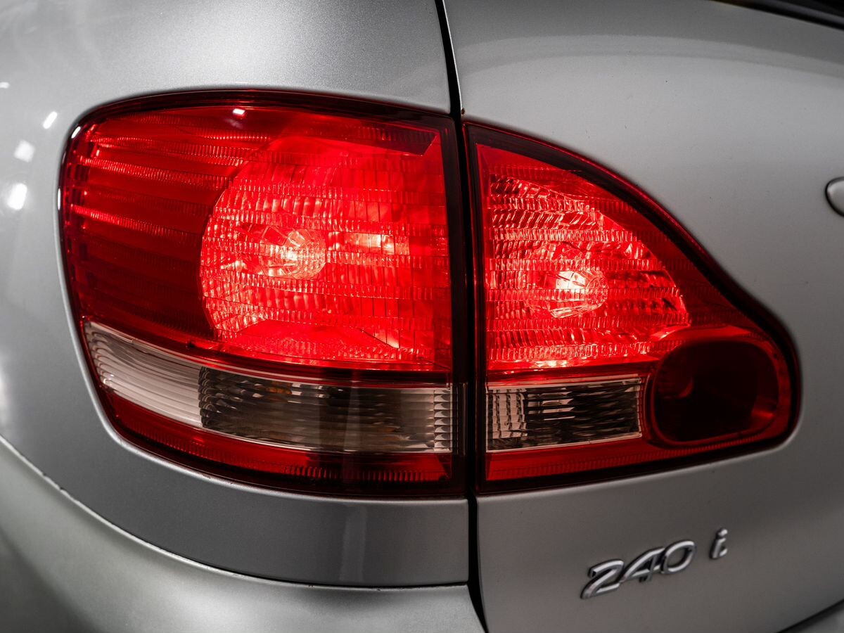 Toyota Ipsum 2002 - фото автомобиля