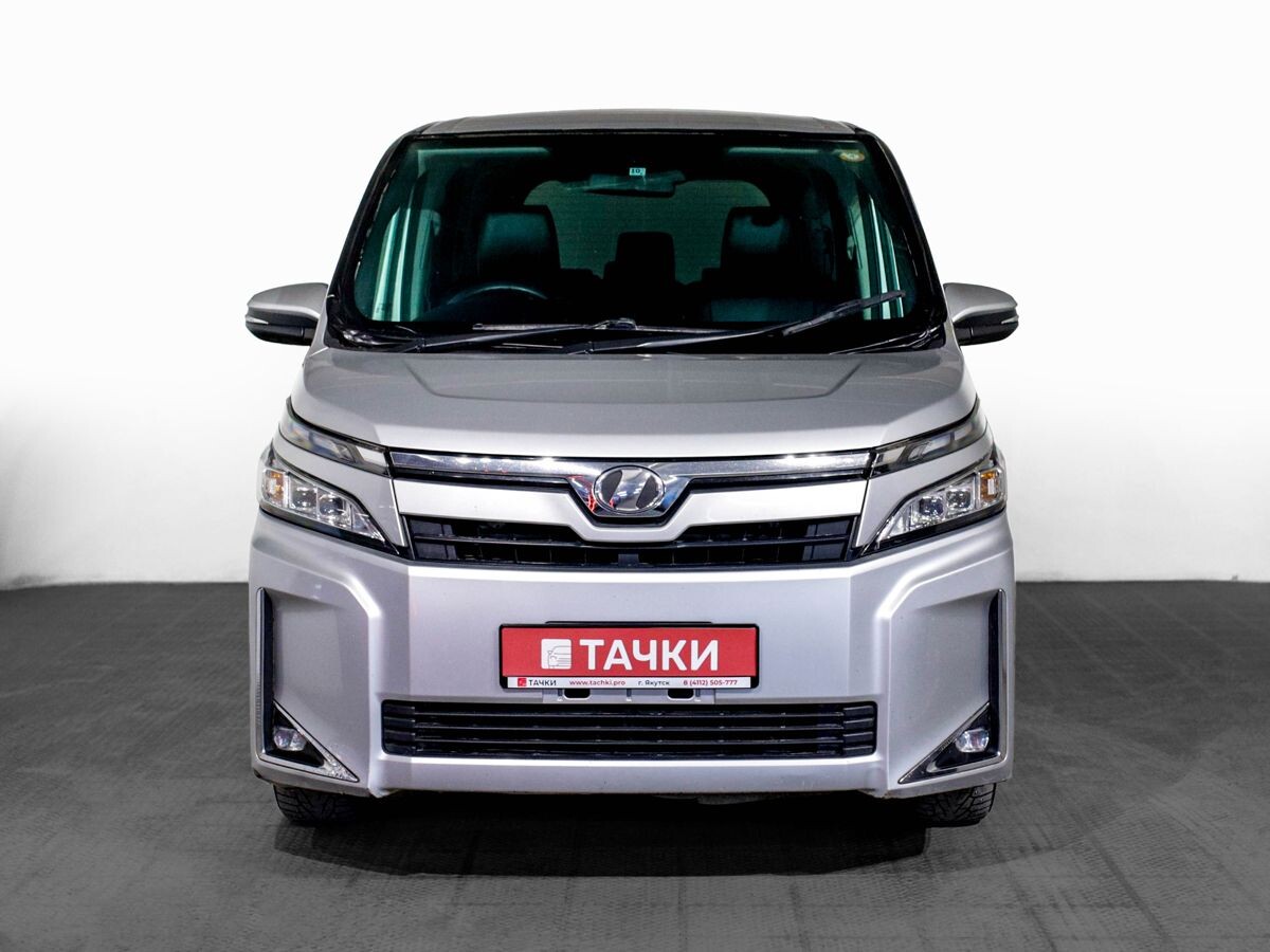 Toyota Voxy 2018 - фото автомобиля