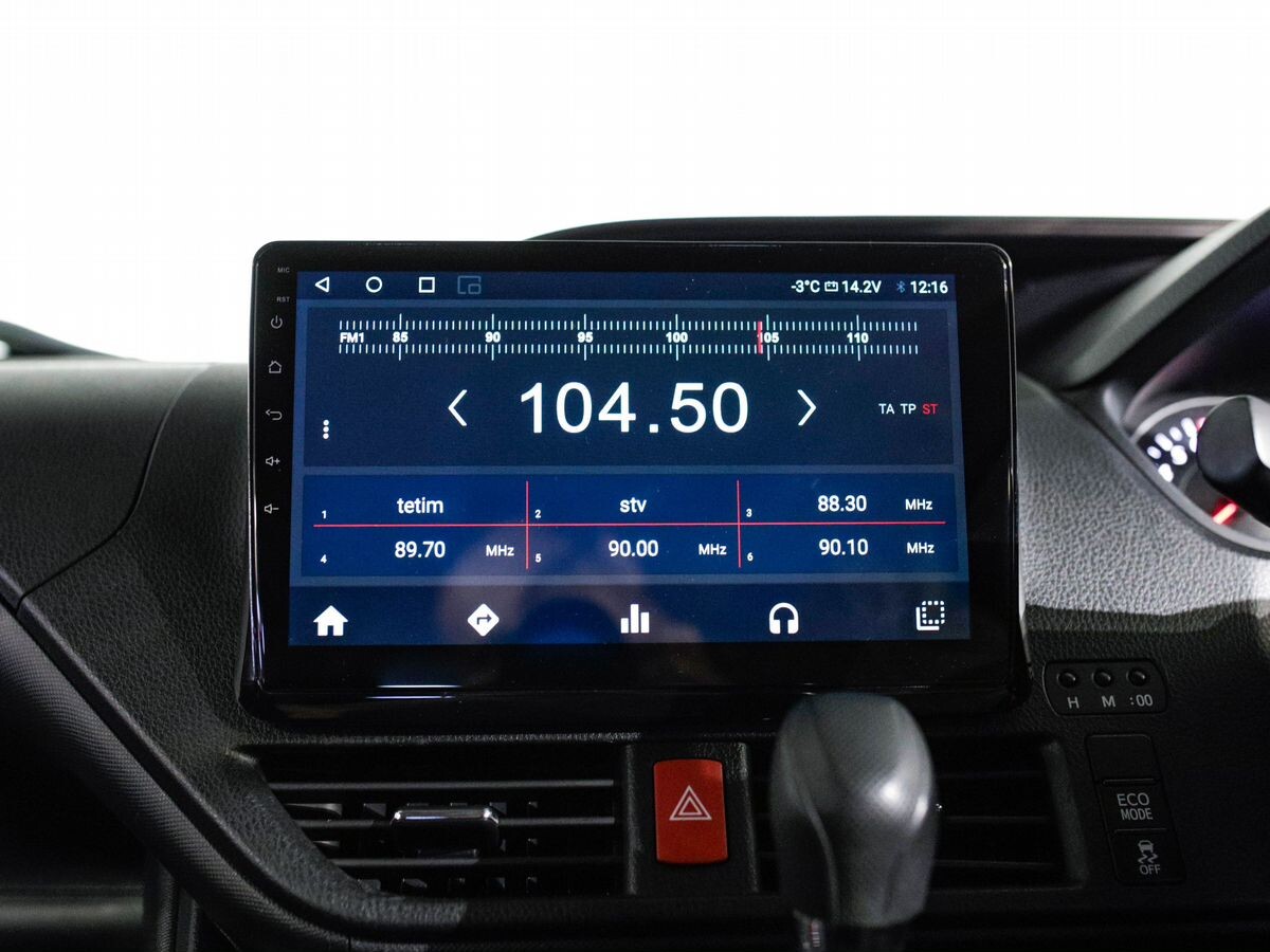 Toyota Voxy 2018 - фото автомобиля