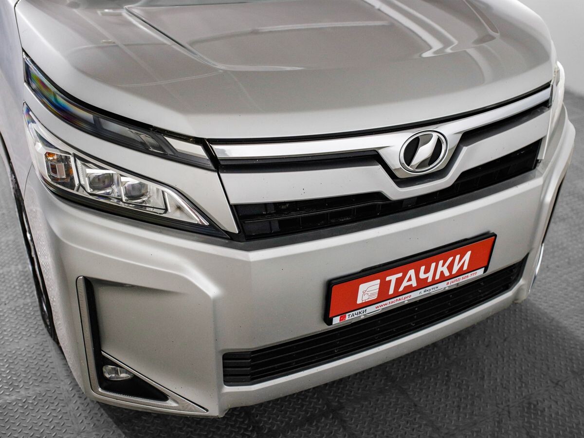 Toyota Voxy 2018 - фото автомобиля