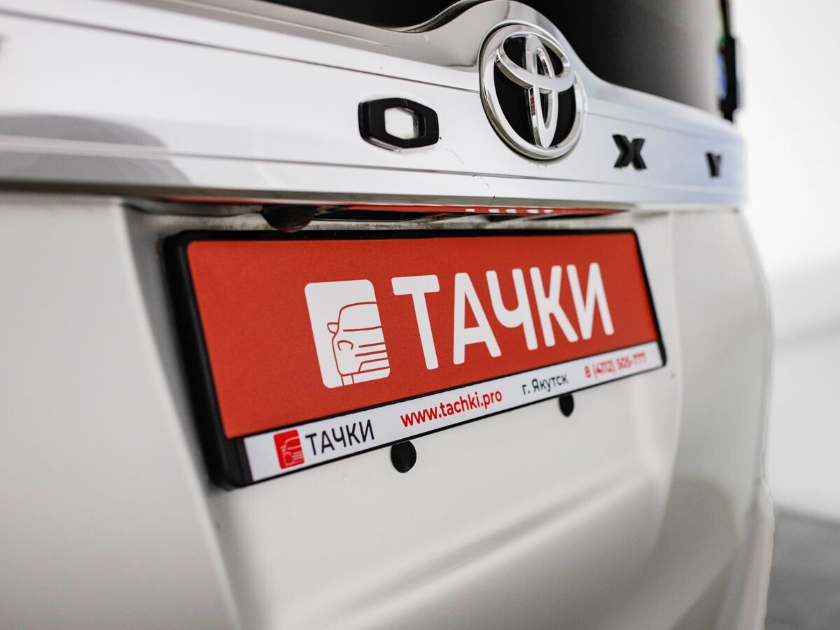 Toyota Voxy 2018 - фото автомобиля