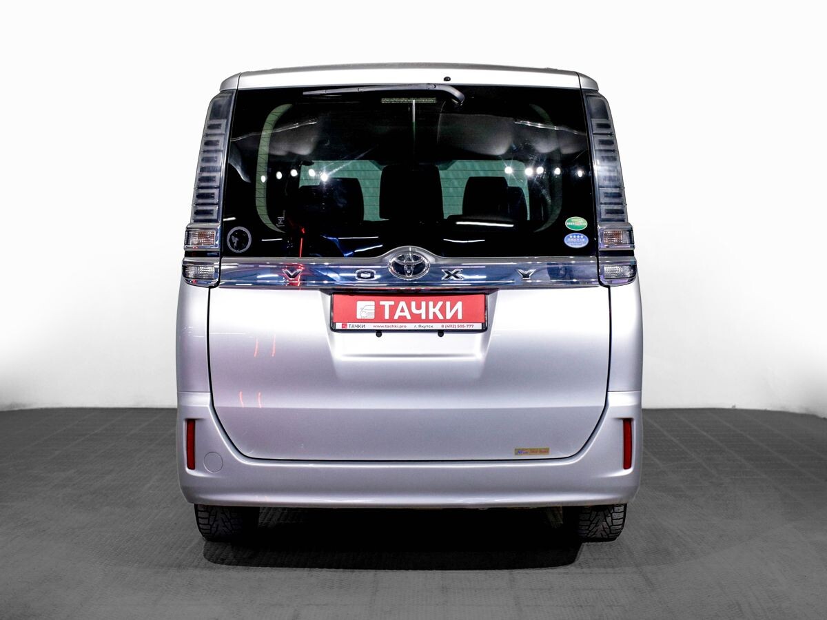 Toyota Voxy 2018 - фото автомобиля