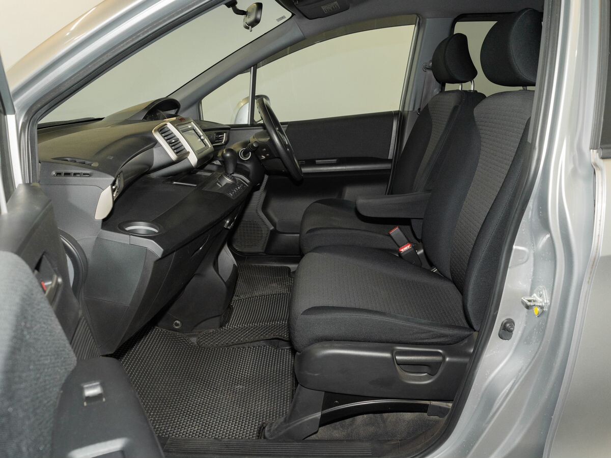 Honda Freed Spike 2011 - фото автомобиля