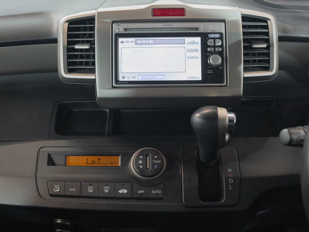 Honda Freed Spike 2011 - фото автомобиля