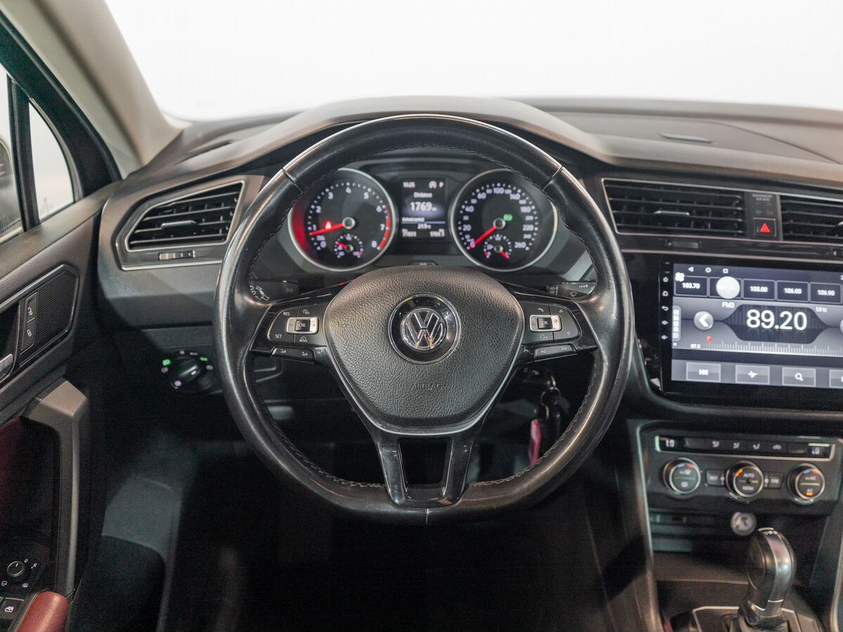 Volkswagen Tiguan 2017 - фото автомобиля