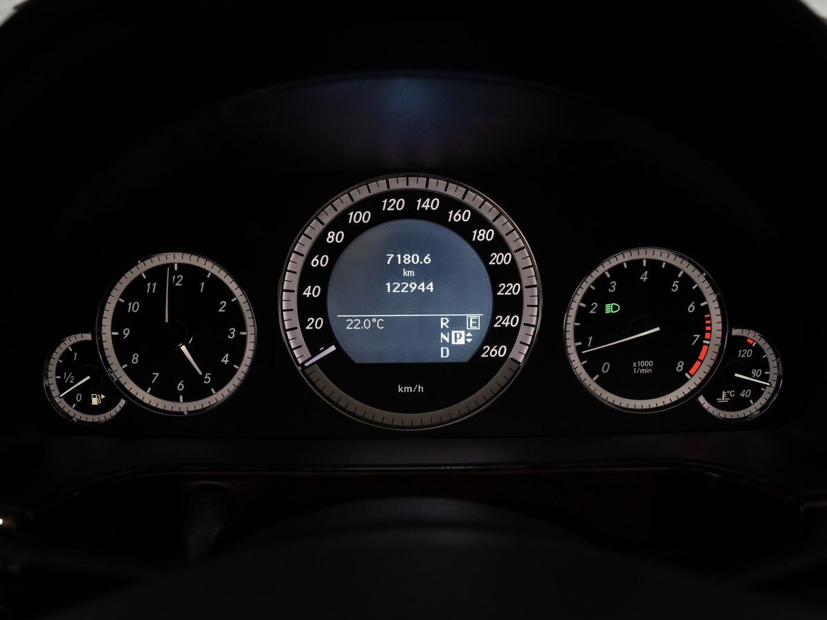 Mercedes-Benz E-Class 2011 - фото автомобиля
