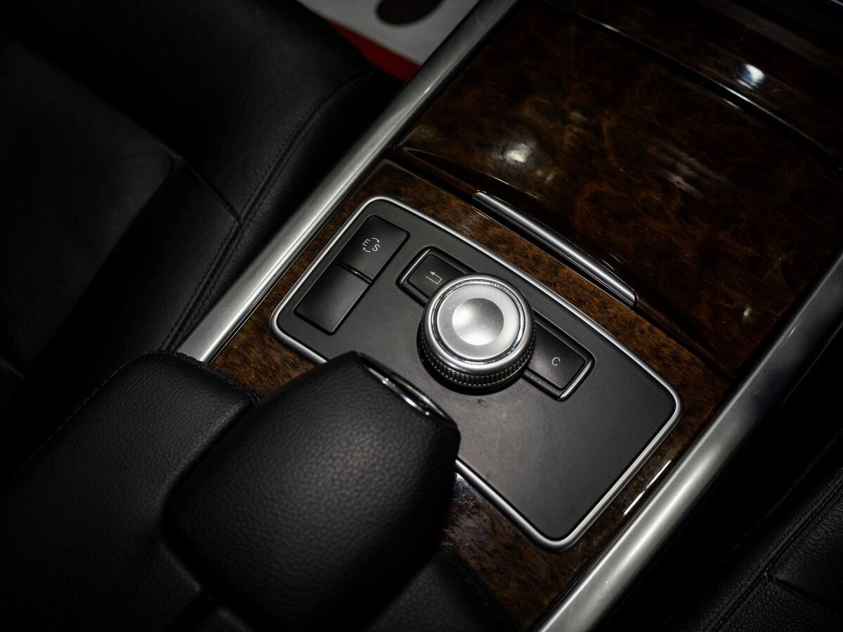 Mercedes-Benz E-Class 2011 - фото автомобиля
