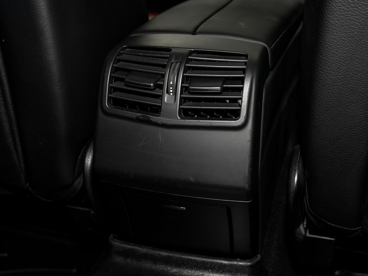 Mercedes-Benz E-Class 2011 - фото автомобиля