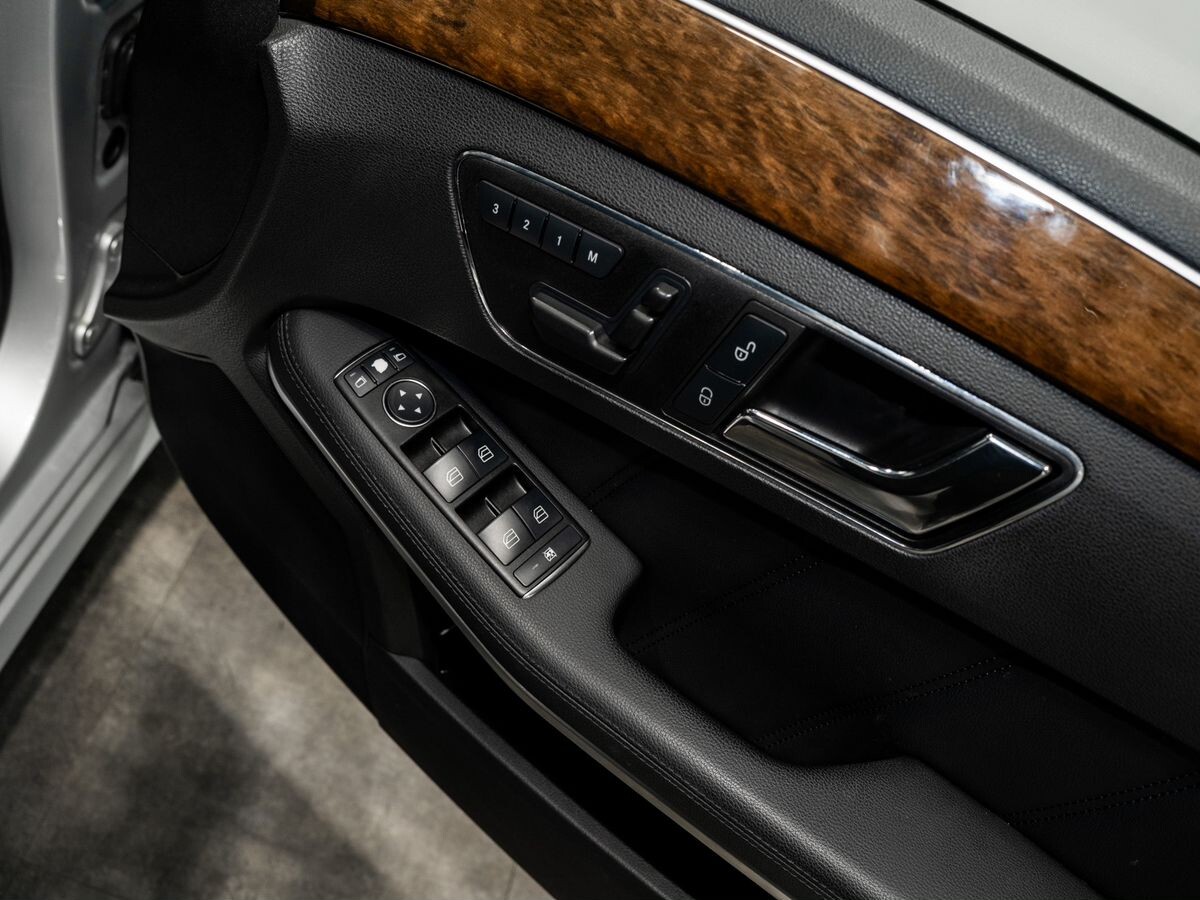 Mercedes-Benz E-Class 2011 - фото автомобиля