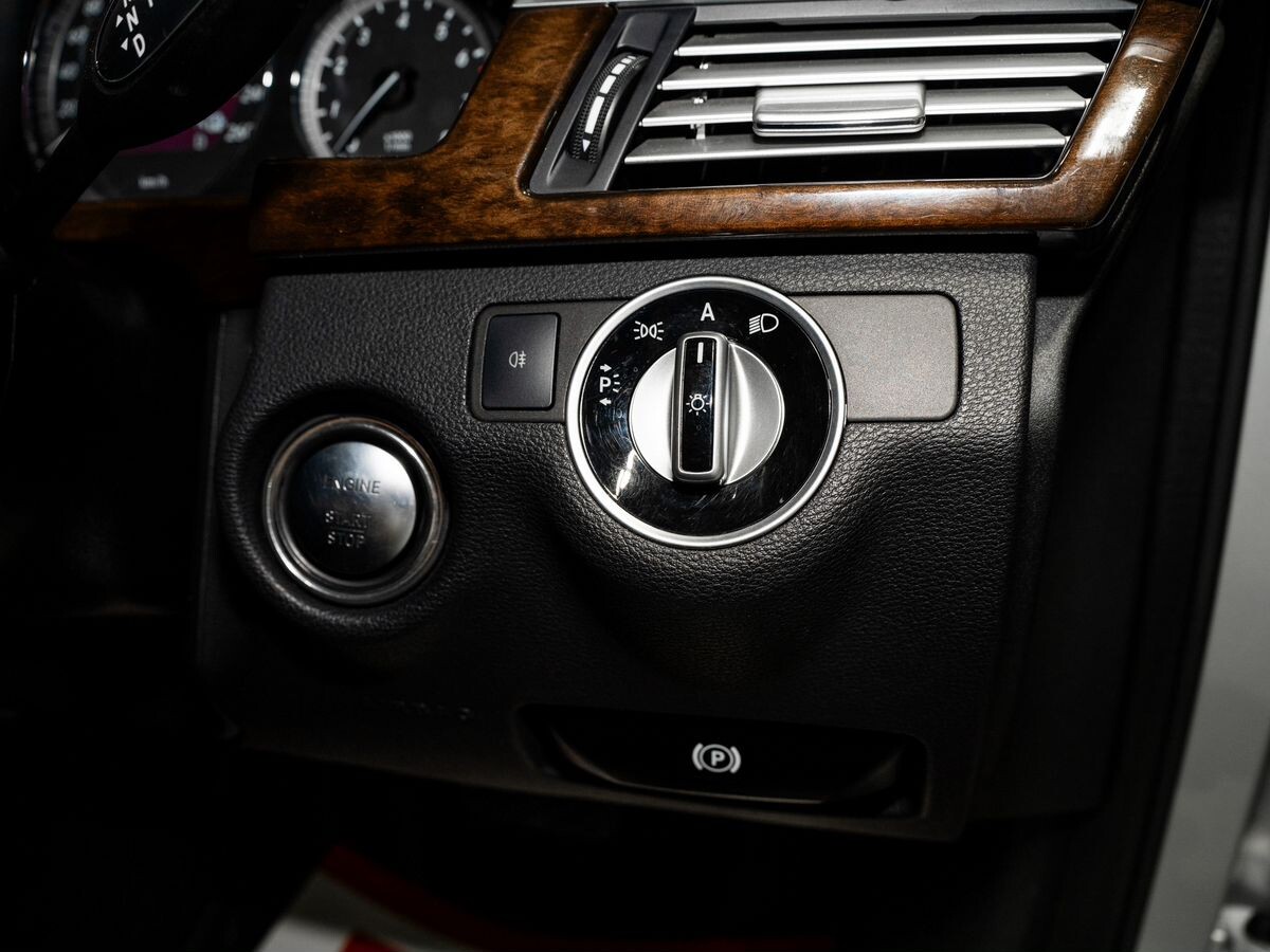 Mercedes-Benz E-Class 2011 - фото автомобиля