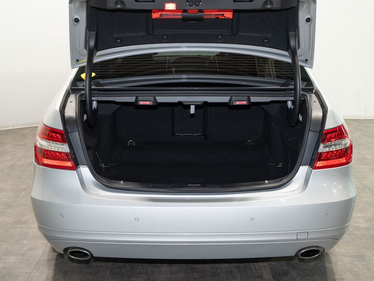 Mercedes-Benz E-Class 2011 - фото автомобиля