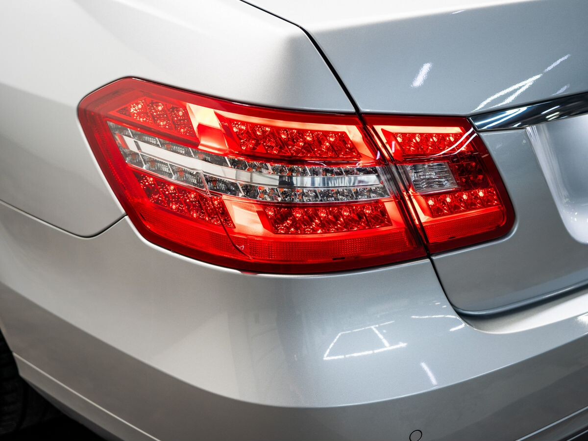 Mercedes-Benz E-Class 2011 - фото автомобиля