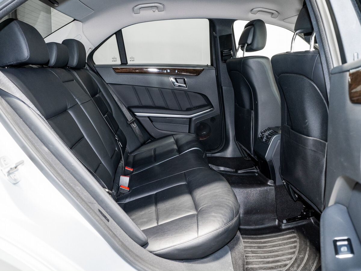 Mercedes-Benz E-Class 2011 - фото автомобиля