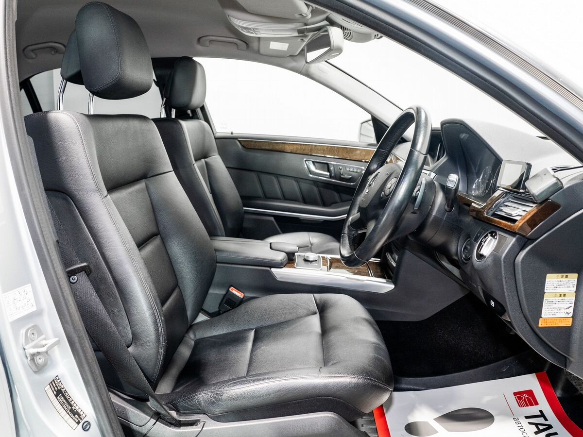 Mercedes-Benz E-Class 2011 - фото автомобиля