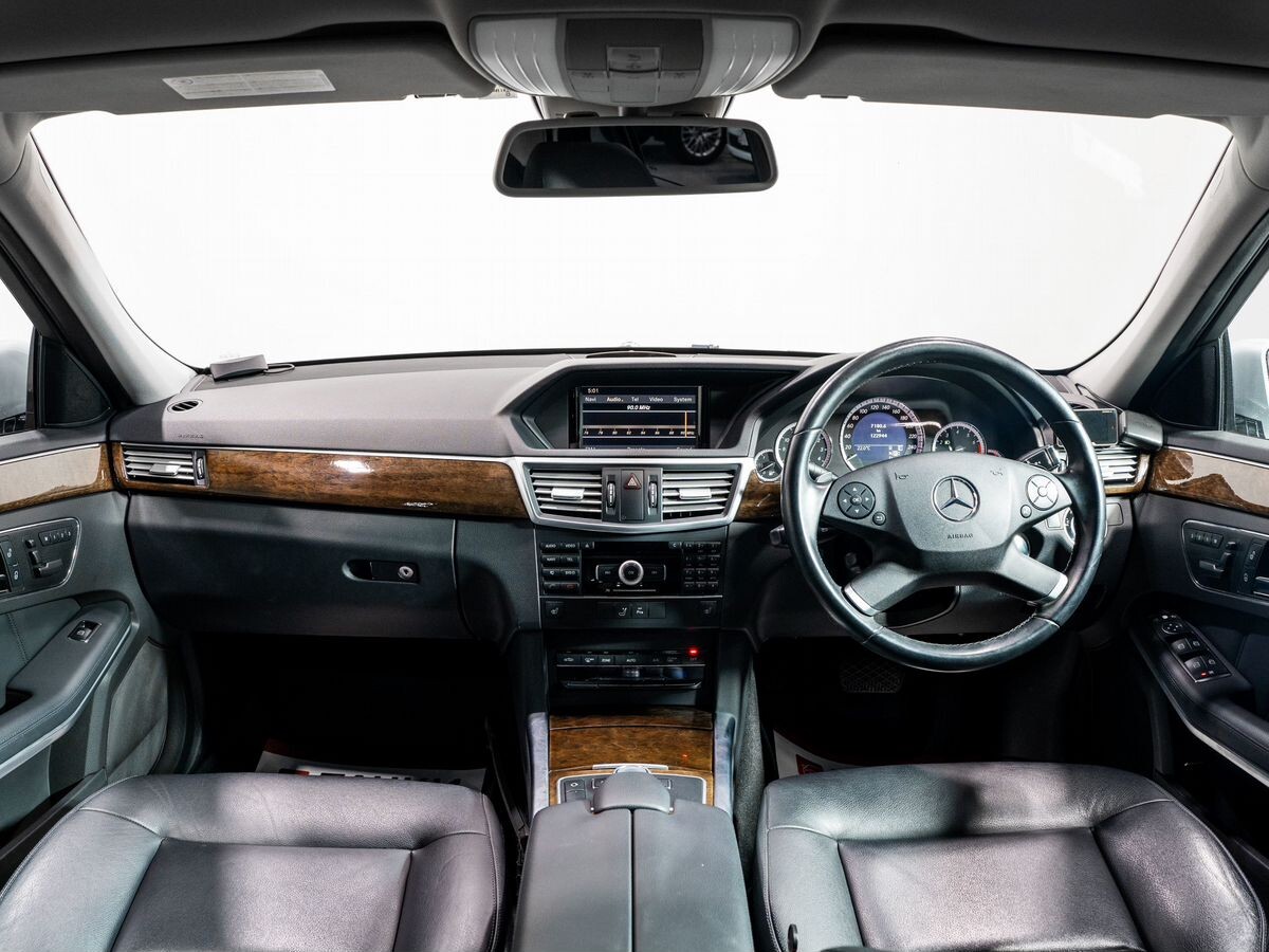 Mercedes-Benz E-Class 2011 - фото автомобиля