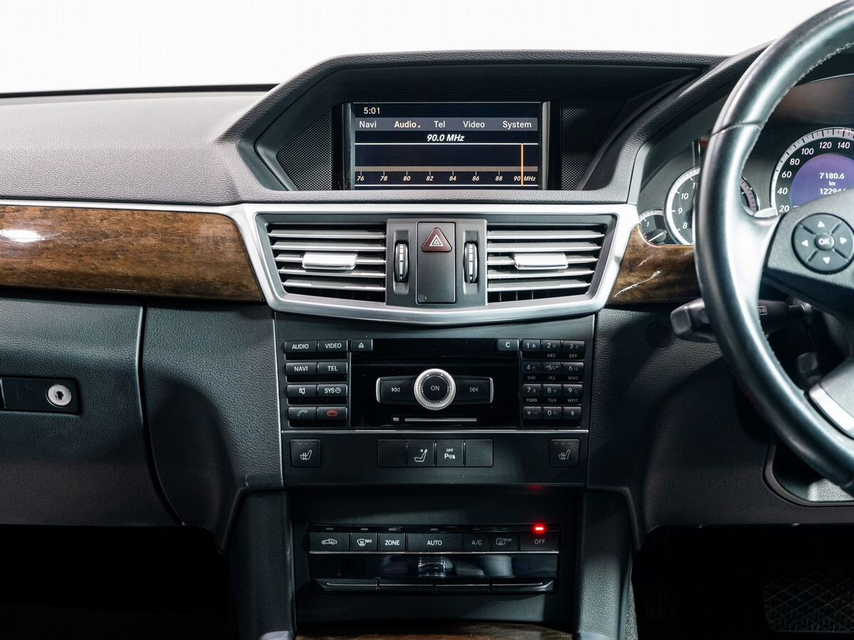 Mercedes-Benz E-Class 2011 - фото автомобиля