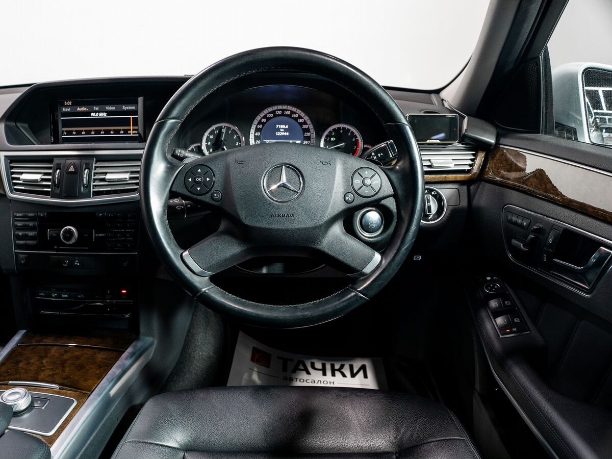 Mercedes-Benz E-Class 2011 - фото автомобиля