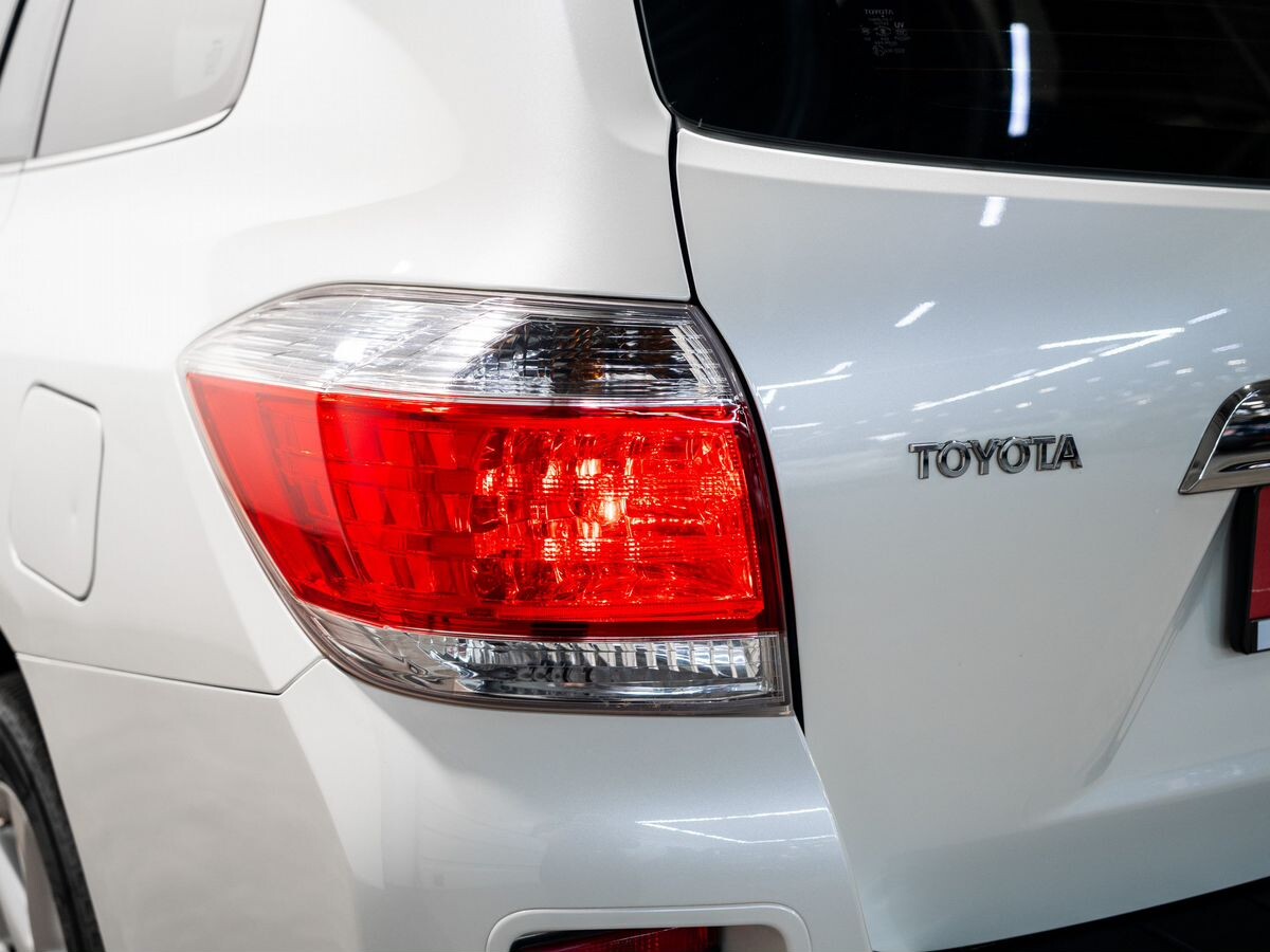 Toyota Highlander 2011 - фото автомобиля
