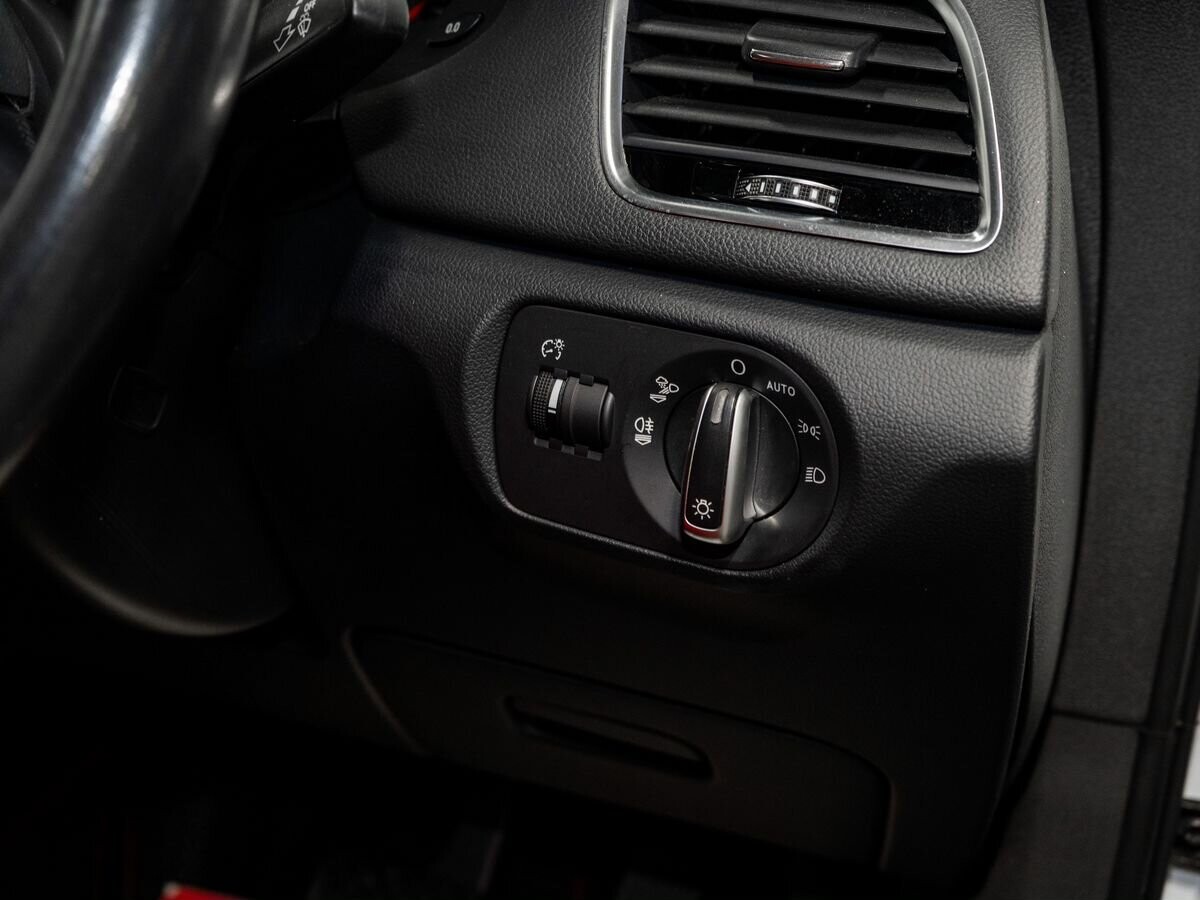 Audi Q3 2015 - фото автомобиля