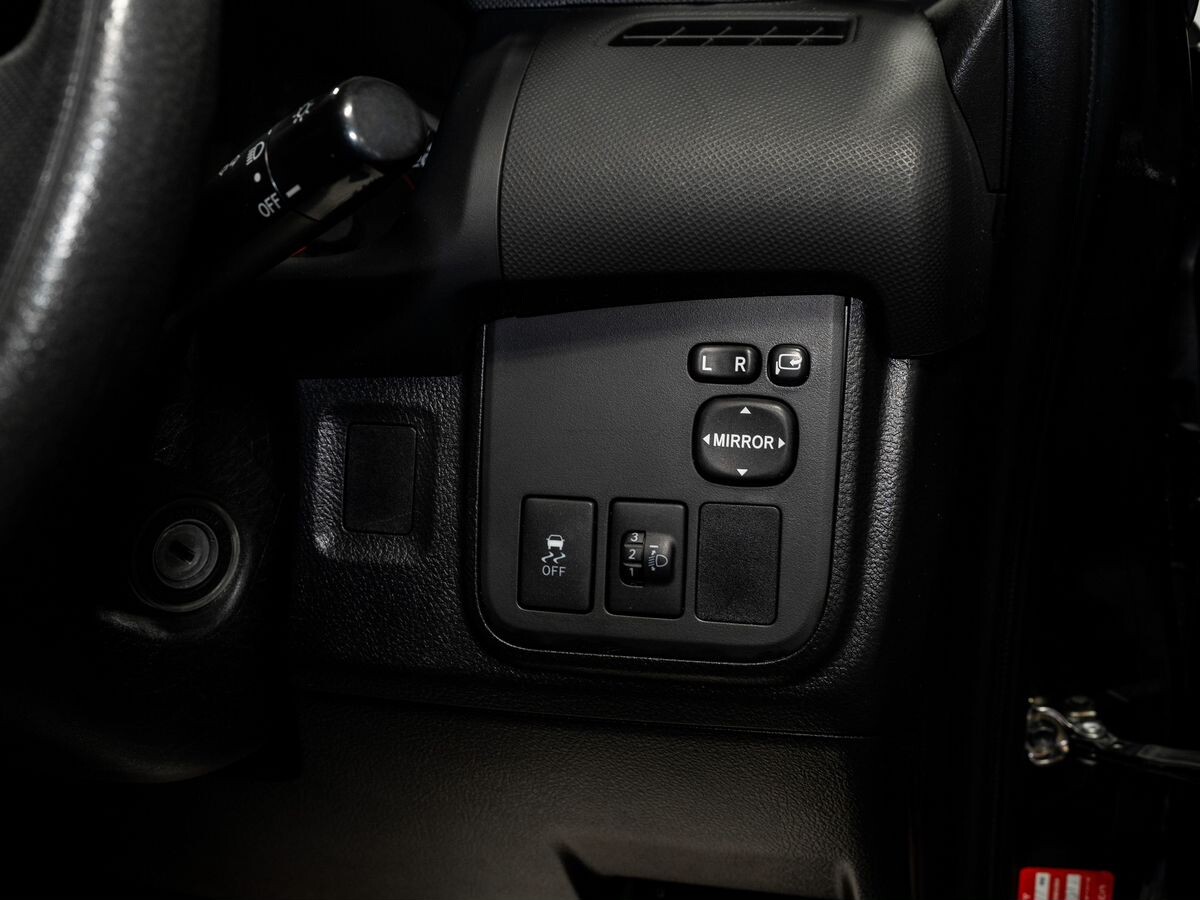 Toyota Wish 2015 - фото автомобиля