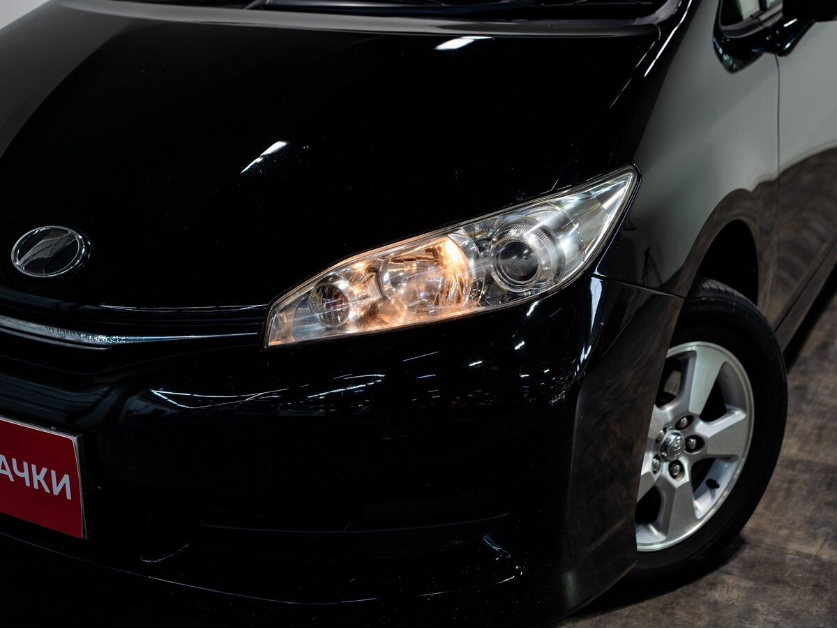 Toyota Wish 2015 - фото автомобиля