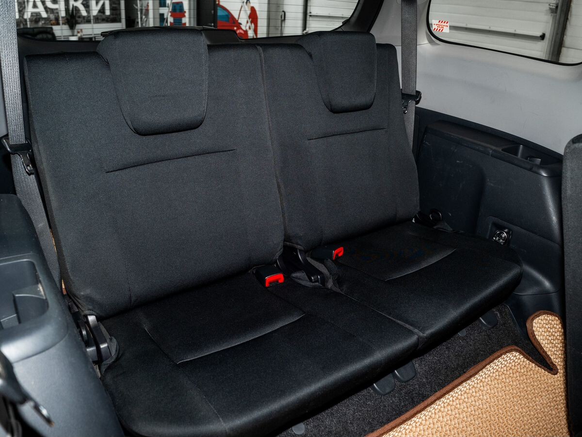 Toyota Wish 2015 - фото автомобиля