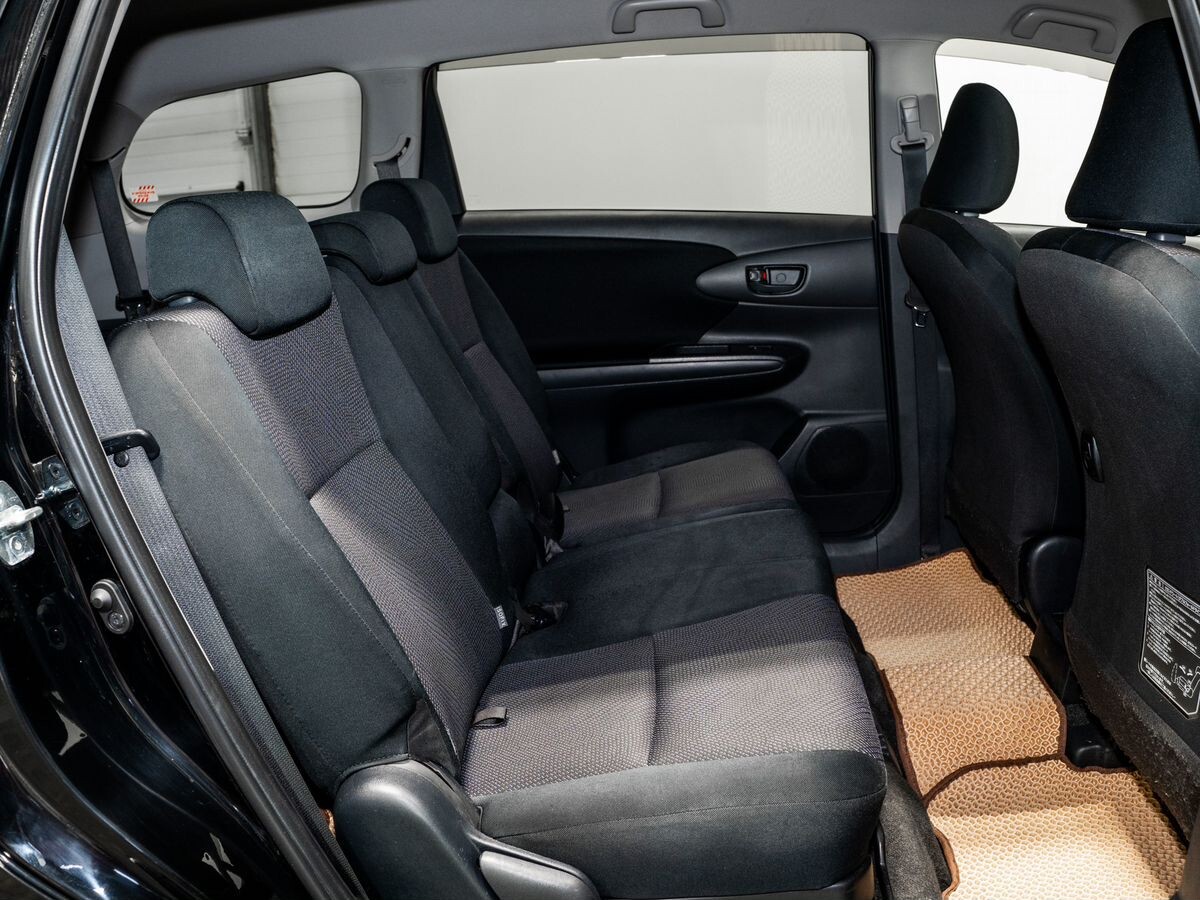Toyota Wish 2015 - фото автомобиля