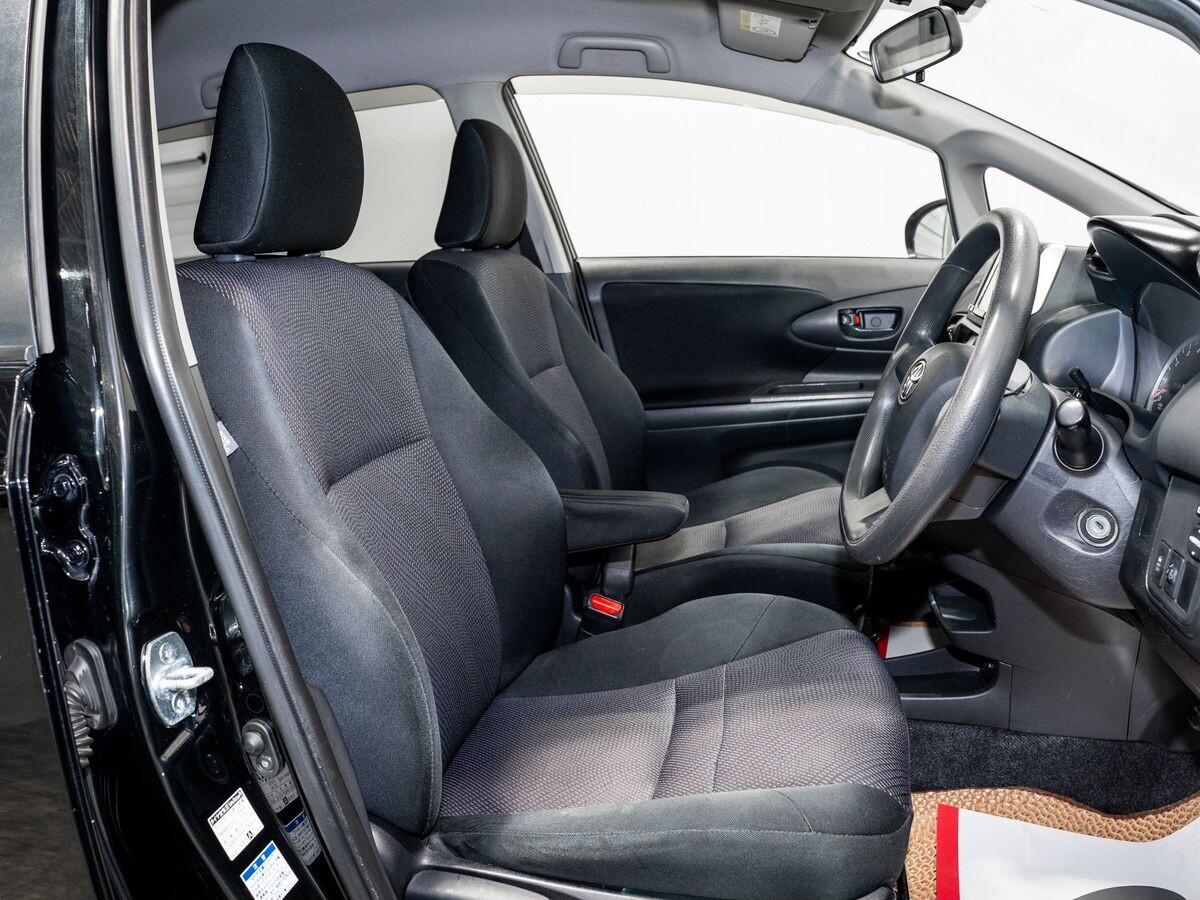 Toyota Wish 2015 - фото автомобиля