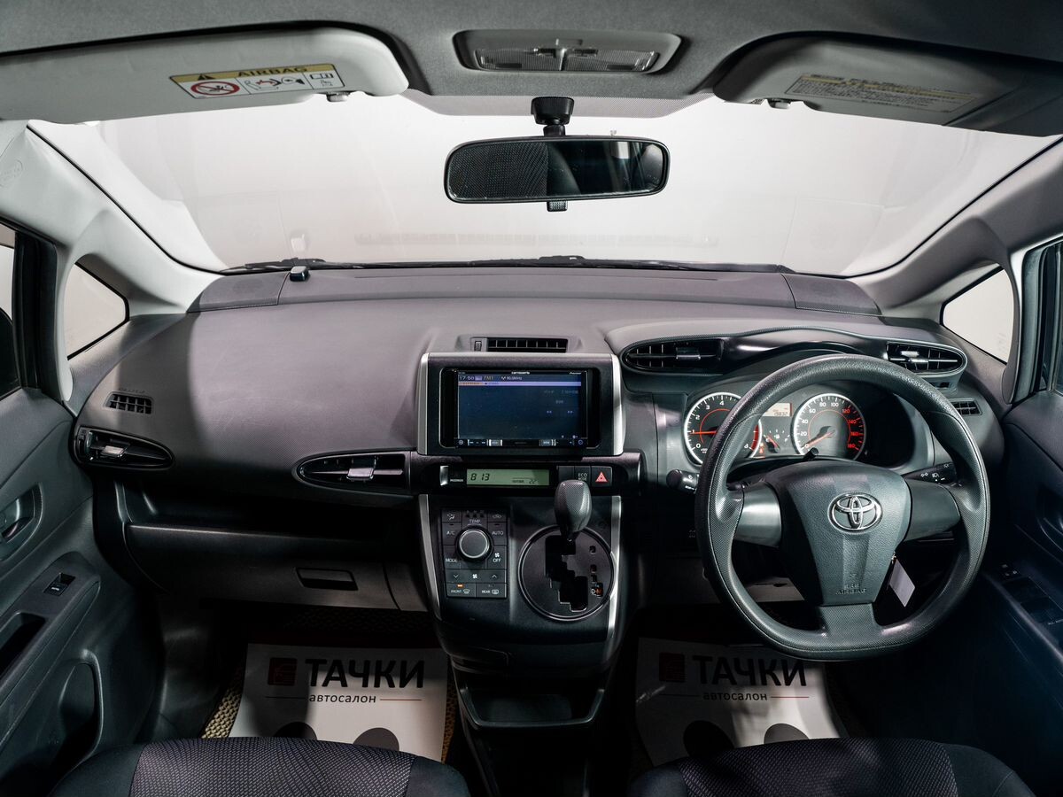 Toyota Wish 2015 - фото автомобиля