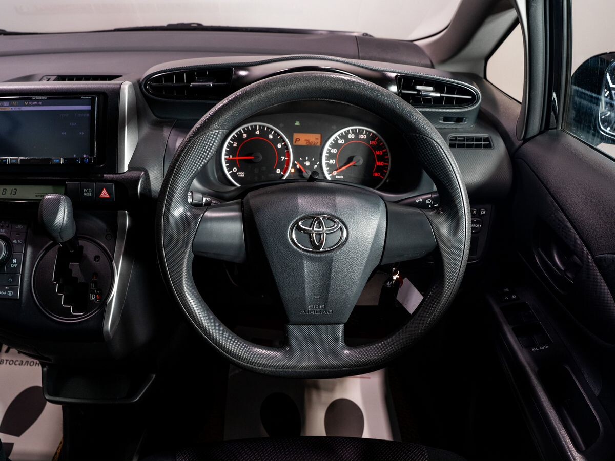 Toyota Wish 2015 - фото автомобиля